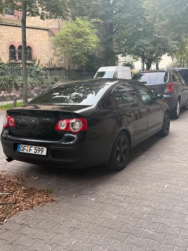 Gebraucht VW Passat 116 PS (85 kW) 2005 Schwarz Limousine