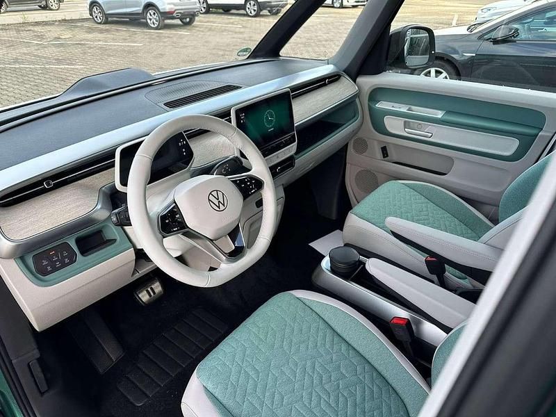 Gebraucht VW ID. Buzz Pro 150 kW (204 PS) 2023 Candyweiß/bay leaf green meta Van / Kleinbus