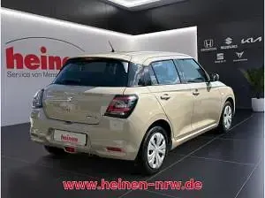 Gebraucht Suzuki Swift Club 83 PS (61 kW) 2024 Silber (premium silver metallic) Kleinwagen