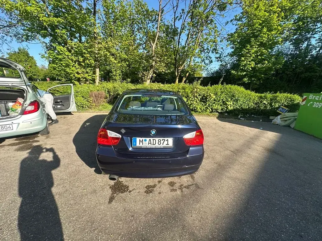 Second-hand BMW 320 143 CP (105 kW) 2007 Albastru Berlinǎ