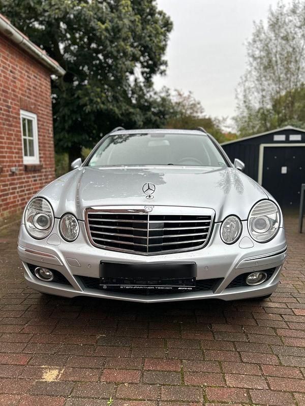 Silber Gebraucht 2007 Mercedes E320 Elegance Kombi | 15.000 € - Bild 1/4