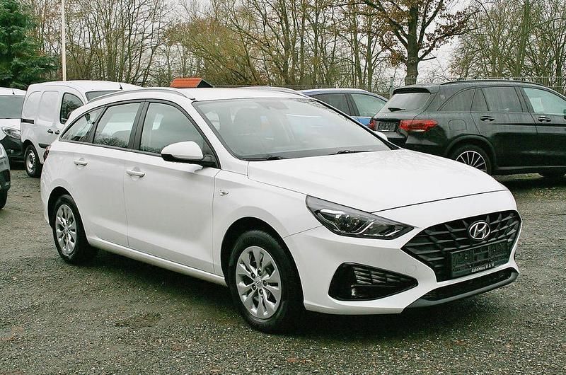Gebraucht Hyundai i30 Pure 110 PS (80 kW) 2021 Weiß Kombi
