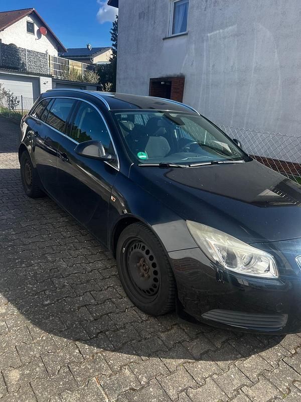 Gebraucht Opel Insignia 131 PS (96 kW) 2010 Schwarz Kombi