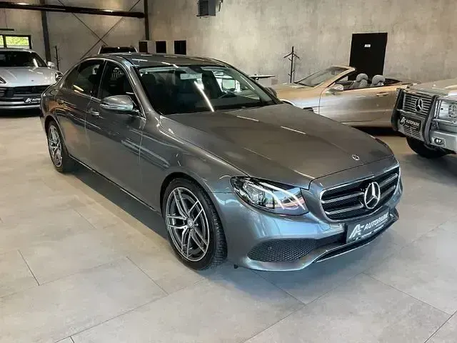 Gebraucht Mercedes E220 AMG 194 PS (142 kW) 2019 Grau Limousine
