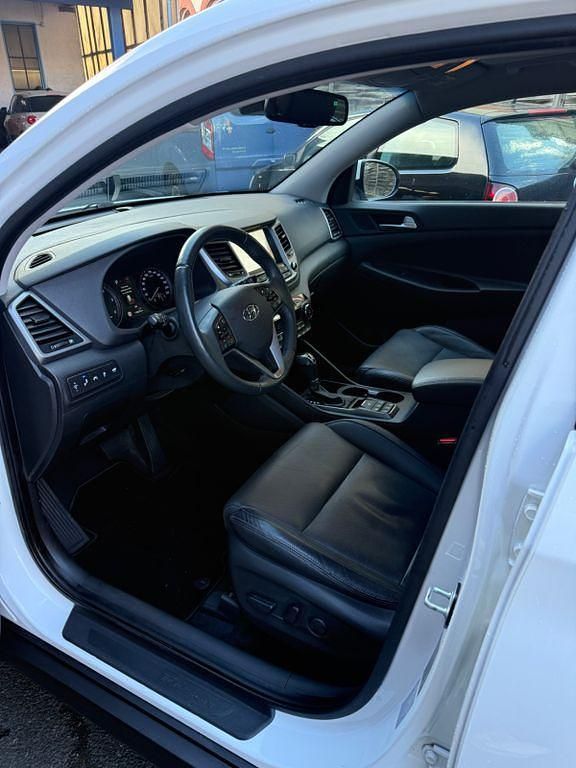 Gebraucht Hyundai Tucson Premium 185 PS (136 kW) 2016 Weiß SUV