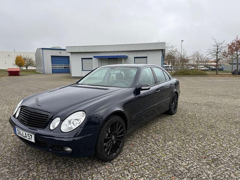 Blau Gebraucht 2005 Mercedes E240 Limousine | 6.000 € (Fairer Preis) - Bild 1/4