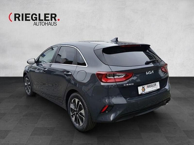Neu Kia Ceed 140 PS (102 kW) 2025 Grau Kleinwagen