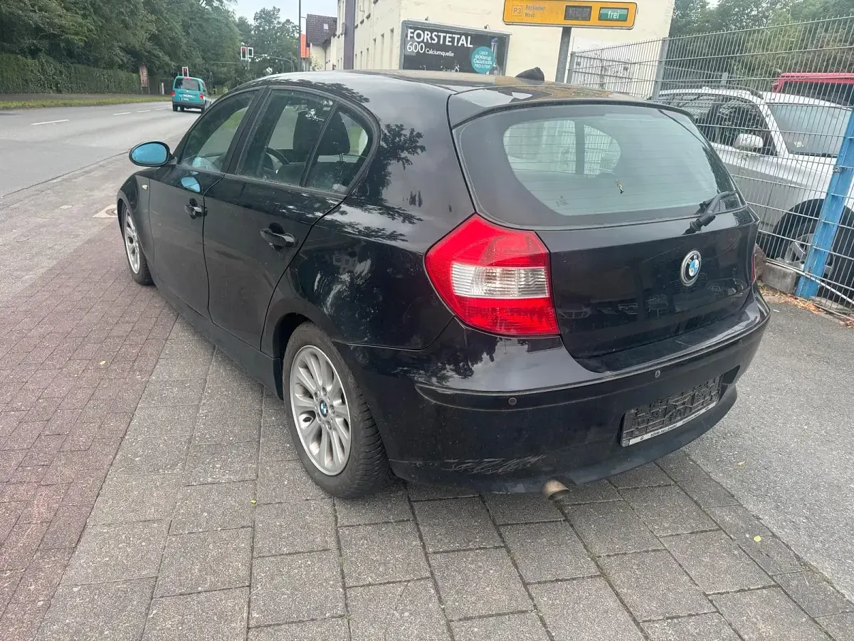 Gebraucht BMW 118 122 PS (89 kW) 2006 Schwarz Kleinwagen