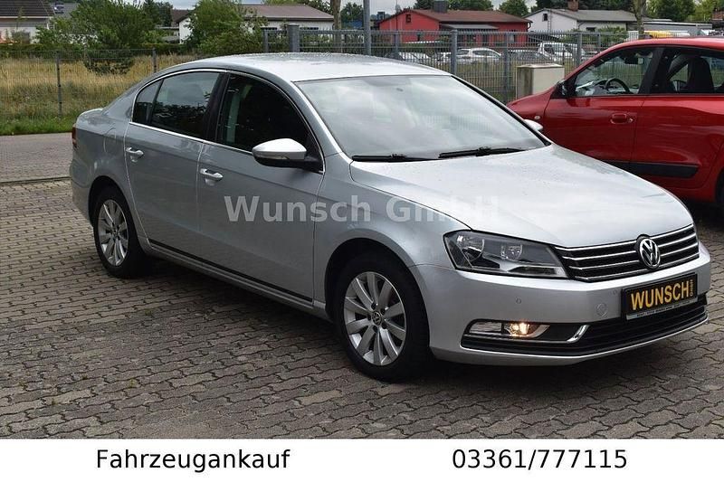 Gebraucht VW Passat Trendline 122 PS (89 kW) 2011 Silber Limousine