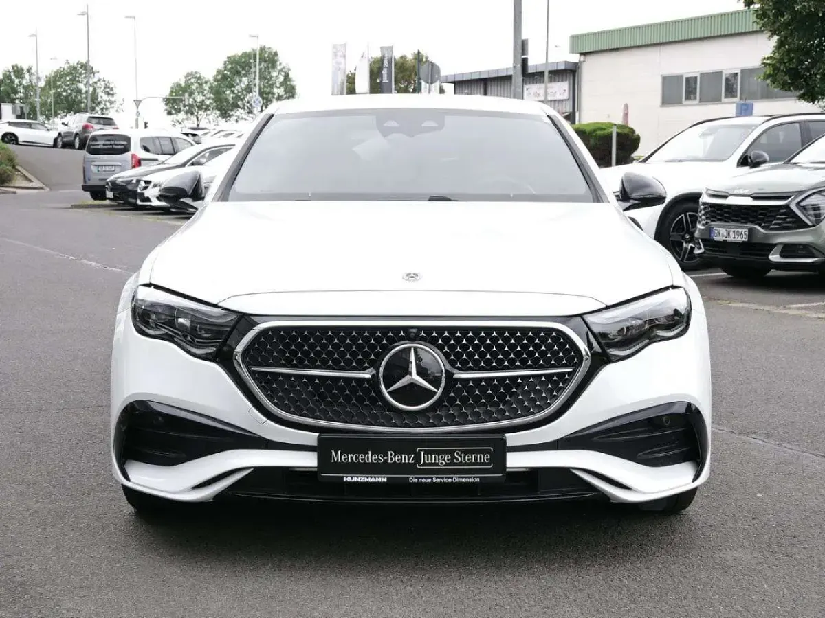 Gebraucht Mercedes E300 AMG 313 PS (230 kW) 2025 Manufaktur lack manufaktur opa Limousine