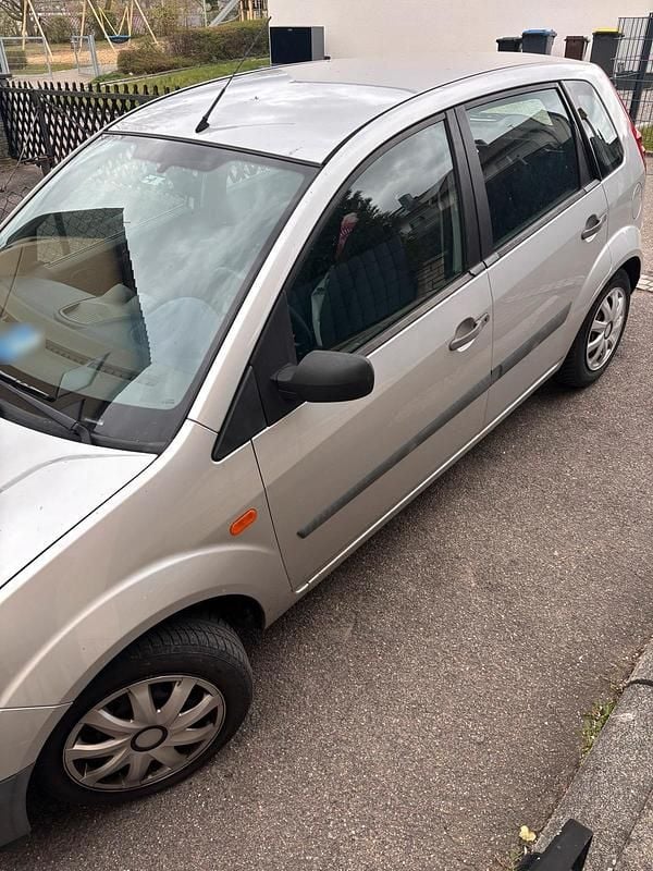 Gebraucht Ford Fiesta 80 PS (58 kW) 2006 Silber Kleinwagen