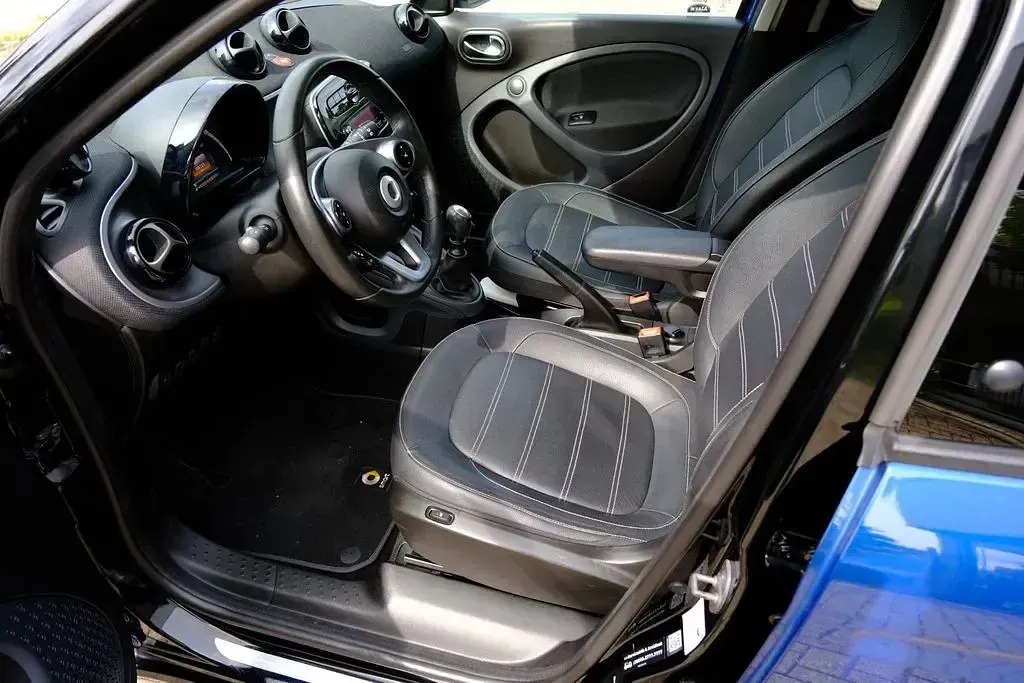 Używany Smart ForFour Prime 90 KM (66 kW) 2016 Niebieski Hatchback