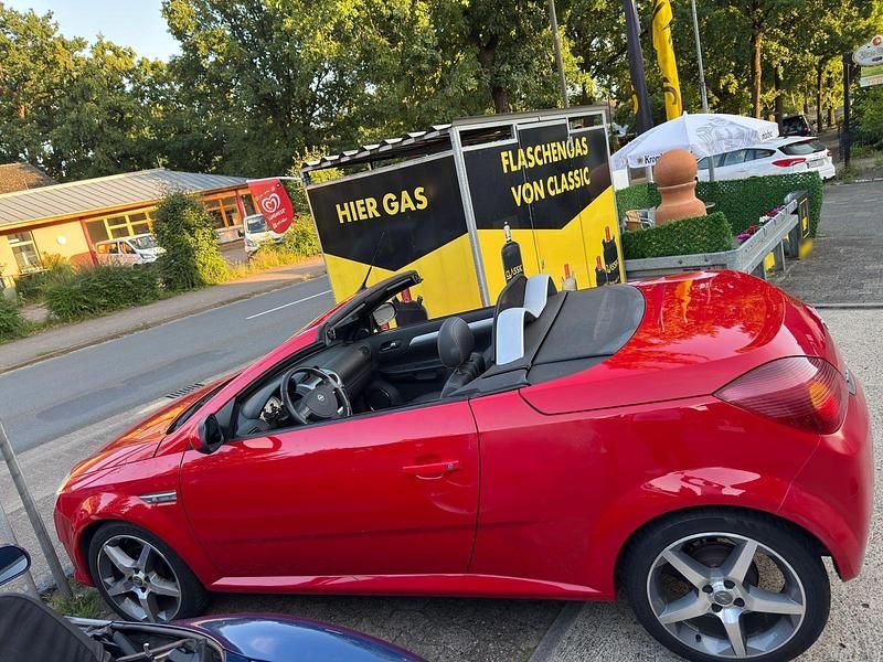 Gebraucht Opel Tigra 90 PS (66 kW) 2009 Rot Cabrio