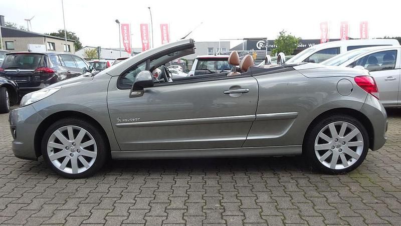 Grau Gebraucht 2010 Peugeot 207 CC Platinum Cabrio | 5.900 € (Fairer Preis) - Bild 1/4