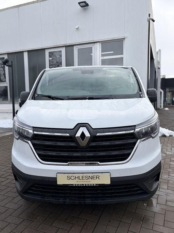 Gebraucht Renault Trafic Komfort 150 PS (110 kW) 2022 Gletscherweiß Van / Kleinbus