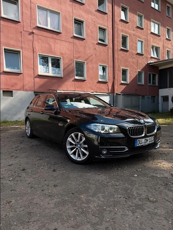 Schwarz Gebraucht 2015 BMW 520 Kombi | 10.799 € (Superpreis) - Bild 1/4