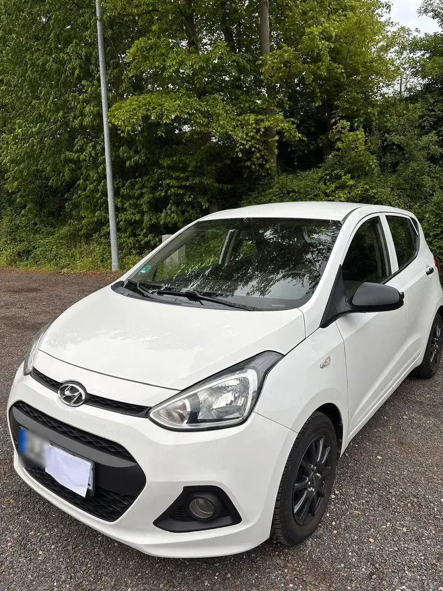 Gebraucht Hyundai i10 67 PS (49 kW) 2015 Weiß Kleinwagen