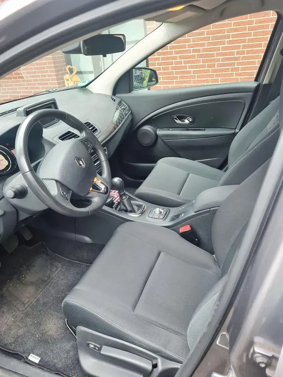 Gebraucht Renault Mégane Initiale Paris 116 PS (85 kW) 2013 Grau Limousine