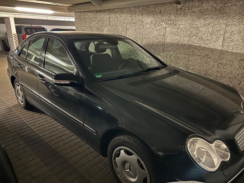 Schwarz Gebraucht 2004 Mercedes C180 Elegance Limousine | 2.000 € (Superpreis) - Bild 1/4