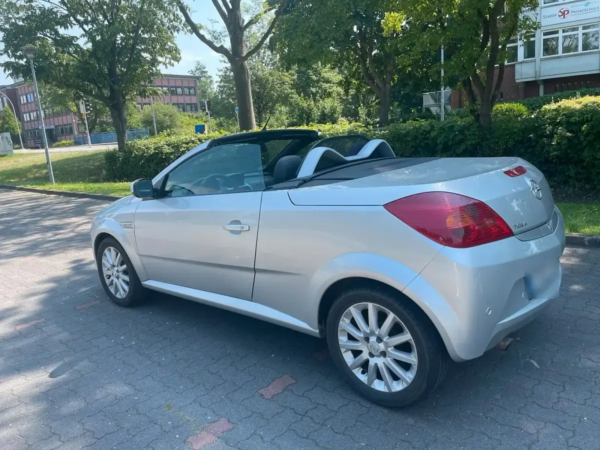 Gebraucht Opel Tigra 90 PS (66 kW) 2009 Silber Cabrio