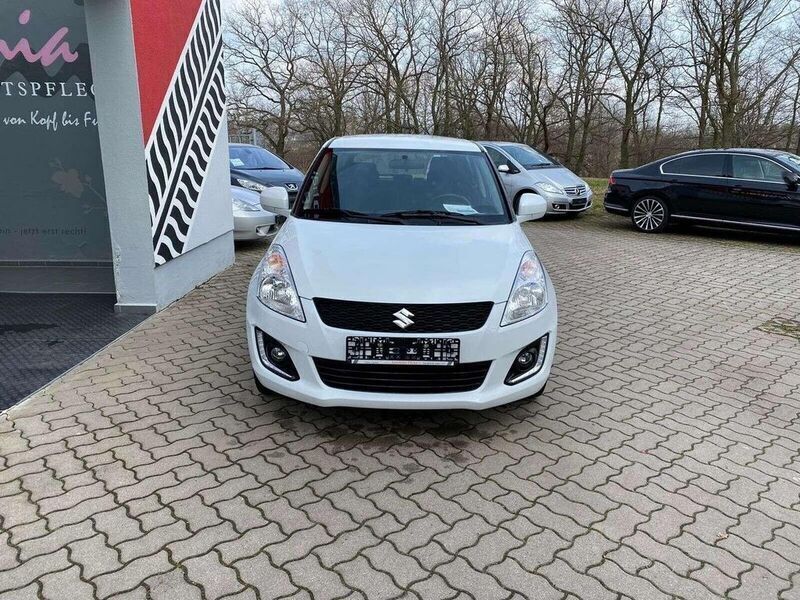 Gebraucht Suzuki Swift Club 94 PS (69 kW) 2016 Weiß metallic Kleinwagen