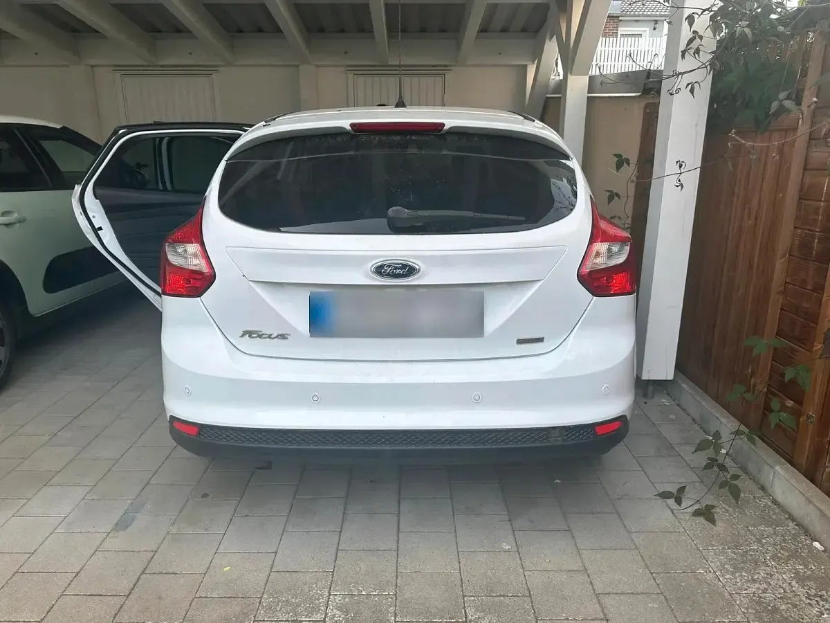 Gebraucht Ford Focus 125 PS (91 kW) 2012 Weiß Limousine