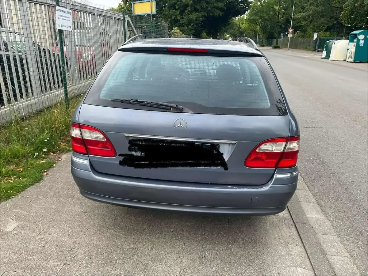 Gebraucht Mercedes E220 Avantgarde 150 PS (110 kW) 2003 Blau Kombi