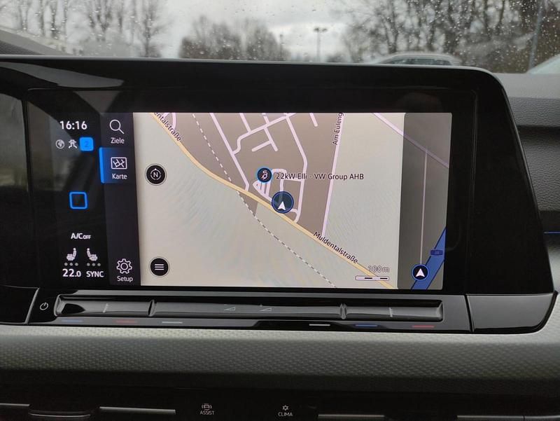 Gebraucht VW Golf VIII Move 116 PS (85 kW) 2024 Oryxweiß perlmutteffekt Limousine