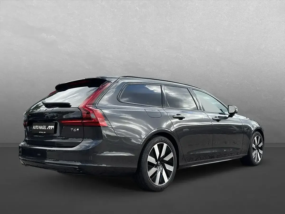 Gebraucht Volvo V90 398 PS (292 kW) 2025 Grau Kombi