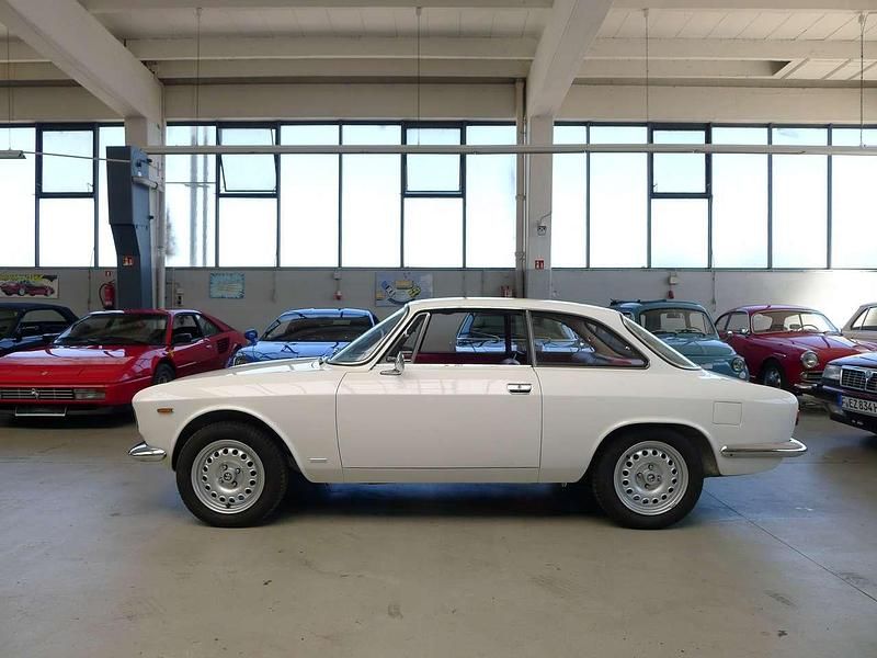 Bianco spino Gebraucht 1965 Alfa Romeo Giulia Sprint Sprint Coupé | 49.950 € - Bild 1/4