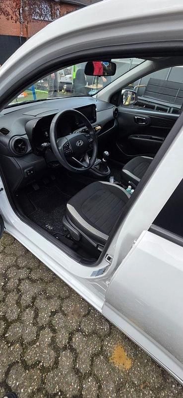 Gebraucht Hyundai i10 67 PS (49 kW) 2024 Weiß Kleinwagen