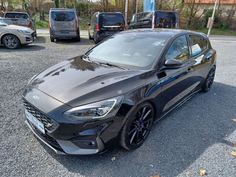 Schwarz Gebraucht 2020 Ford Focus ST Limousine | 21.990 € (Fairer Preis) - Bild 1/4
