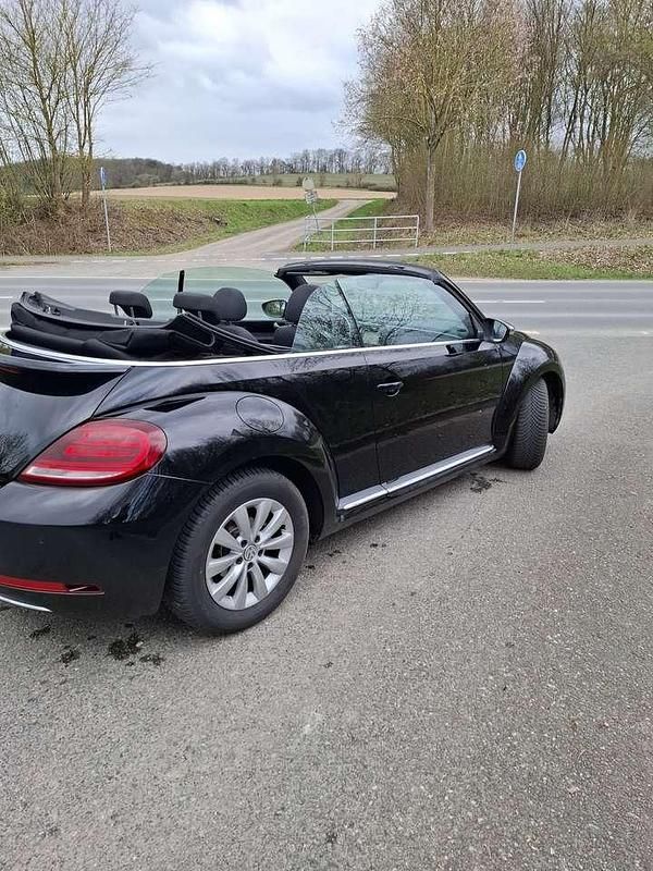 Gebraucht VW Beetle Design 105 PS (77 kW) 2018 Schwarz Kleinwagen