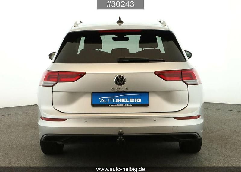 Gebraucht VW Golf VIII Life 150 PS (110 kW) 2024 Reflexsilber metallic Kombi