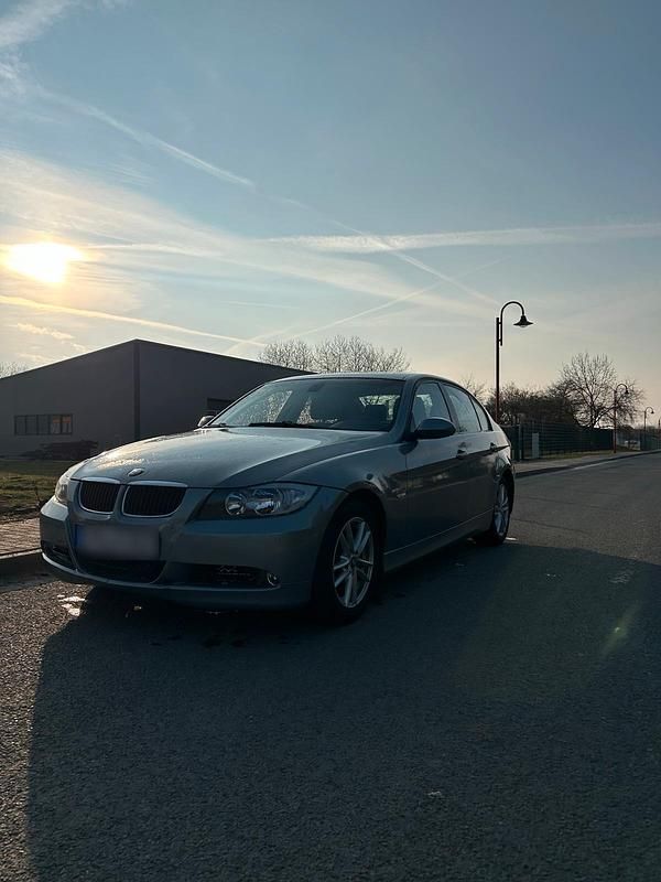 Gebraucht BMW 320 150 PS (110 kW) 2006 Blau Limousine