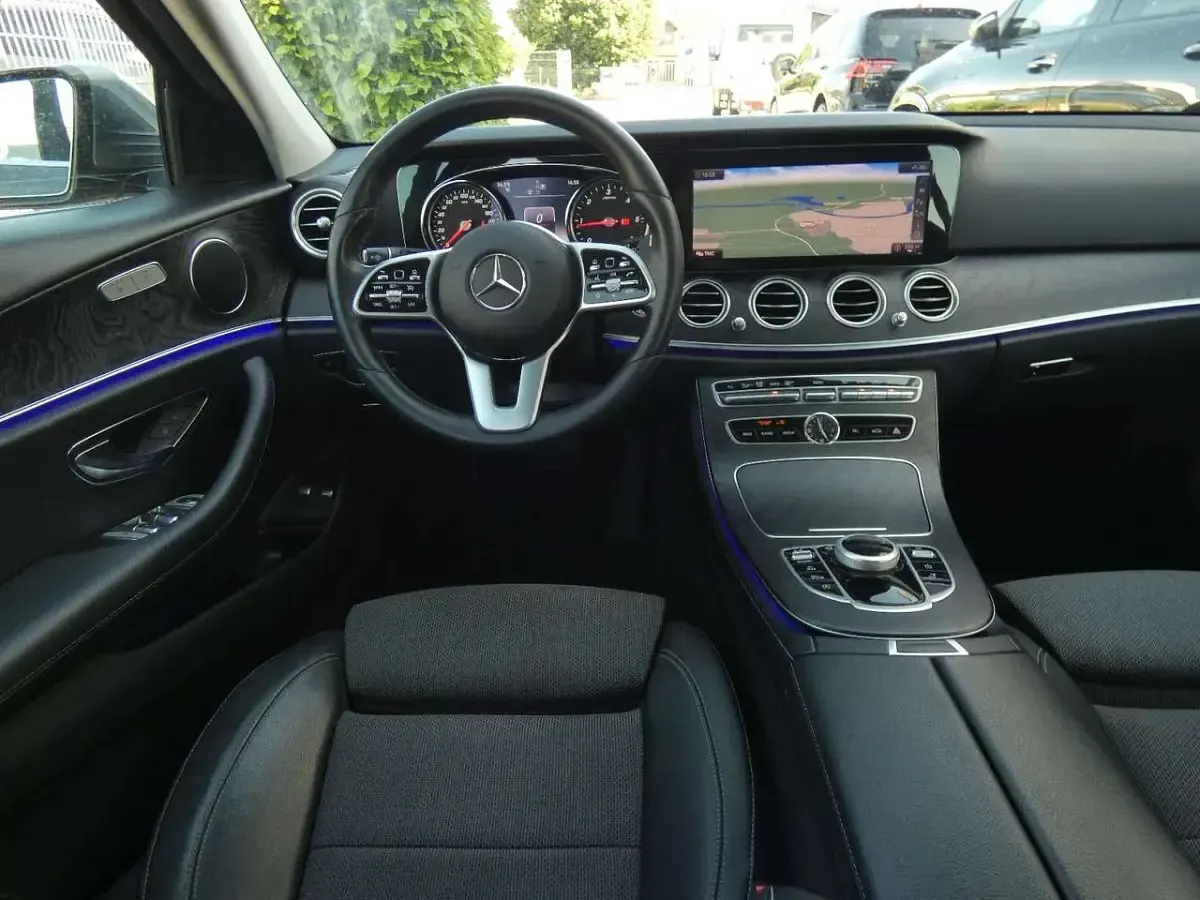 Gebraucht Mercedes E200 Avantgarde 150 PS (110 kW) 2018 Selenitgrau Kombi