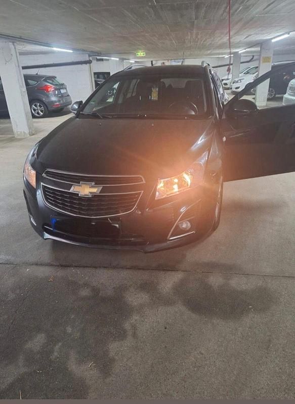 Schwarz Gebraucht 2013 Chevrolet Cruze Kombi | 2.500 € (Fairer Preis) - Bild 1/4