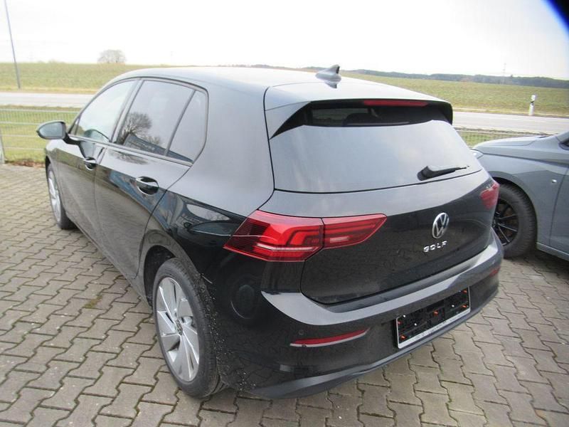 Neu VW Golf VIII Life 150 PS (110 kW) 2026 Schwarz Limousine