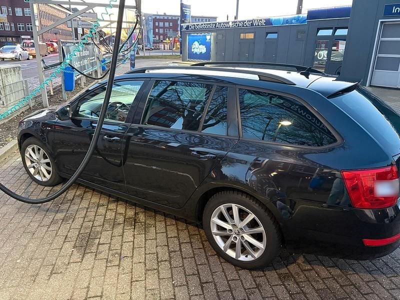 Usado Skoda Octavia Joy 150 HP (110 kW) 2016 Preto Citadino