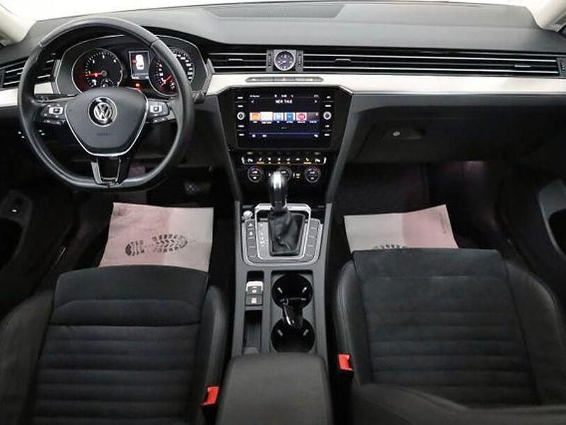 Gebraucht VW Passat Highline 190 PS (139 kW) 2019 Pure white (metallic) Kombi