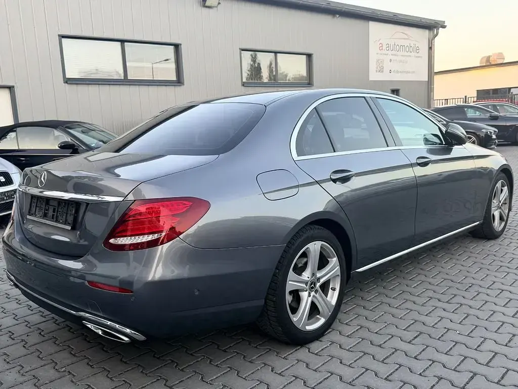 Gebraucht Mercedes E220 Avantgarde 194 PS (142 kW) 2017 Grau Limousine