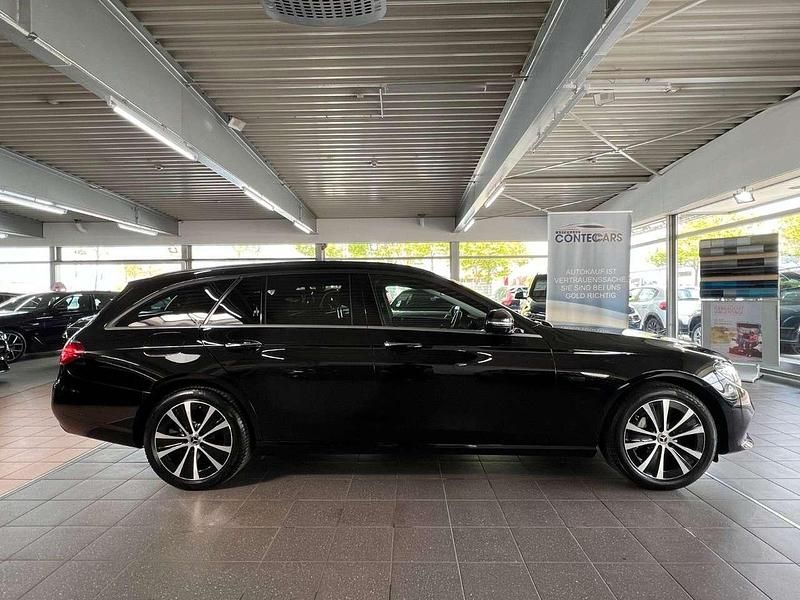 Ung. schwarz unilack Gebraucht 2019 Mercedes E300 Kombi | 27.949 € (Fairer Preis) - Bild 1/4