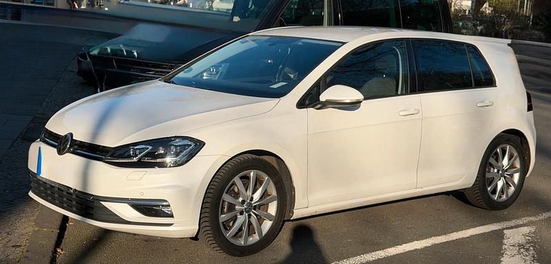 Gebraucht VW Golf VII 150 PS (110 kW) 2019 Weiß Limousine