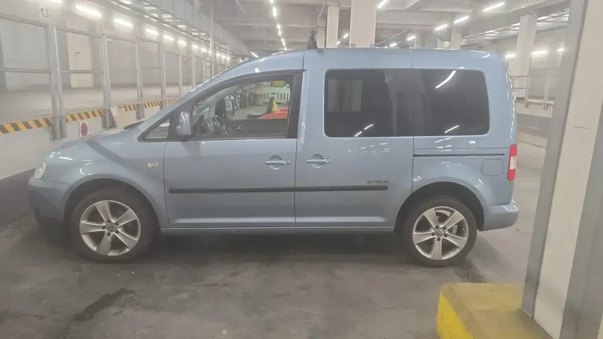 Second-hand VW Caddy Style 105 CP (77 kW) 2011 Argintiu Monovolum