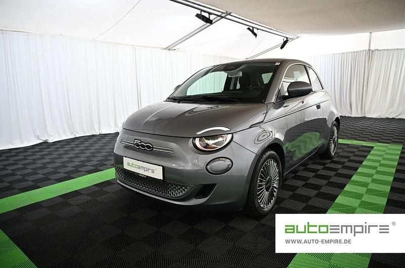 Mineral grau Gebraucht 2023 Fiat 500e Style Kleinwagen | 17.990 € (Superpreis) - Bild 1/3