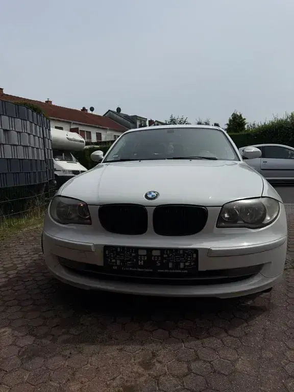 Gebraucht BMW 116 116 PS (85 kW) 2007 Weiß Kleinwagen