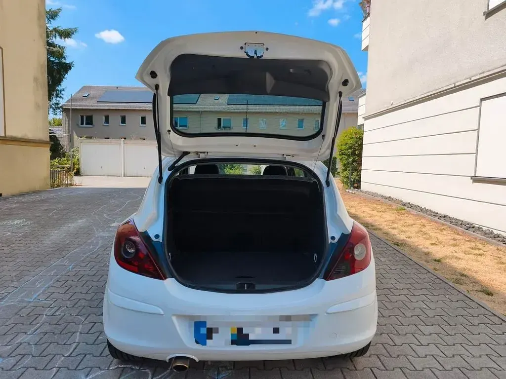 Gebraucht Opel Corsa Color Edition 101 PS (74 kW) 2013 Weiß Kleinwagen