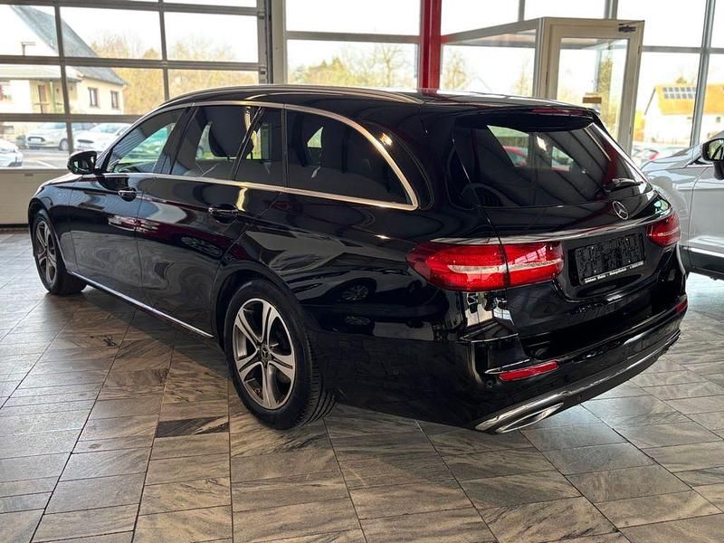 Gebraucht Mercedes E200 150 PS (110 kW) 2019 Obsidianschwarz Kombi