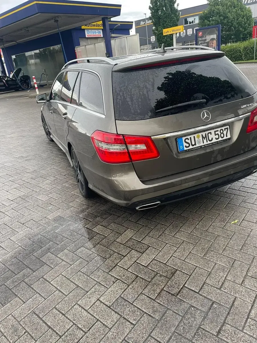 Gebraucht Mercedes E250 204 PS (150 kW) 2012 Grau Kombi