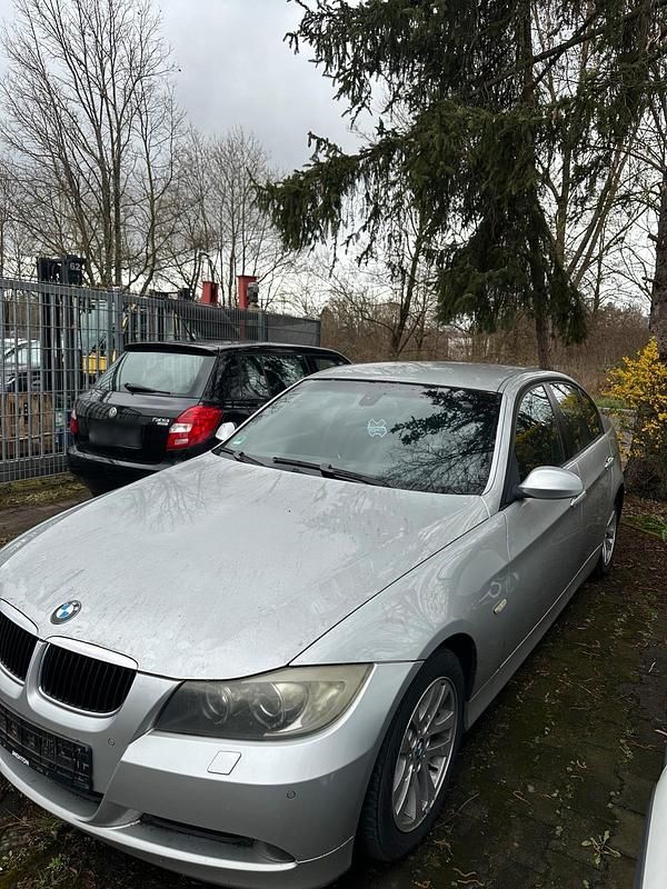 Gebraucht BMW 320 150 PS (110 kW) 2008 Silber Limousine